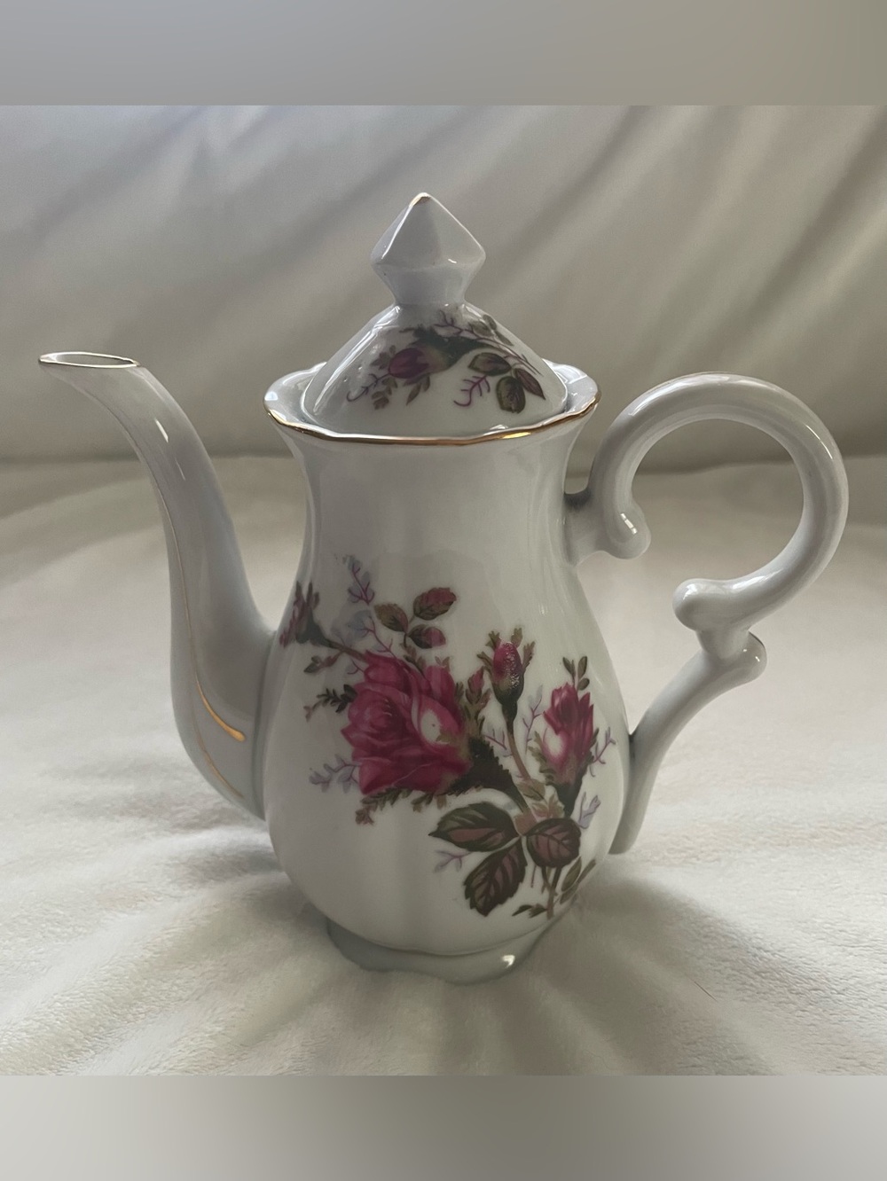 Vintage Royal Rose “Moss Roses” Porcelain China Tea/Coffee Pot